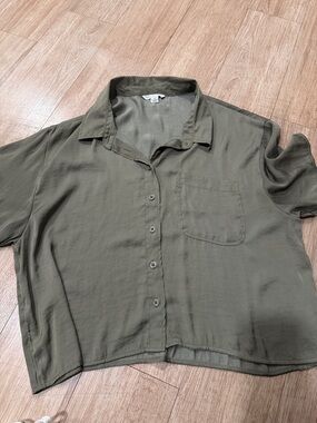 American Eagle Outfitters Olive Green Button-Front Shirt